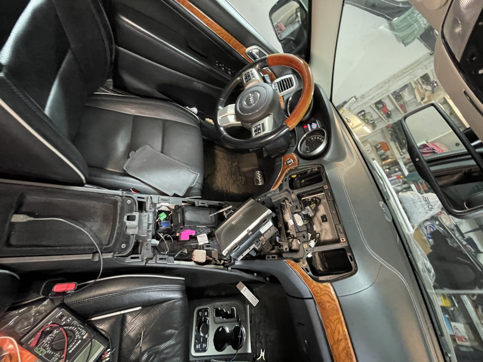 автомагнітола Teyes СС3 в Jeep WK2 дорестайл 3