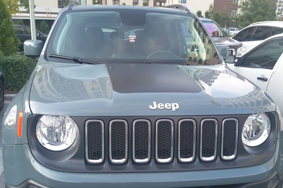 Наліпка на капот у стилі trailhawk