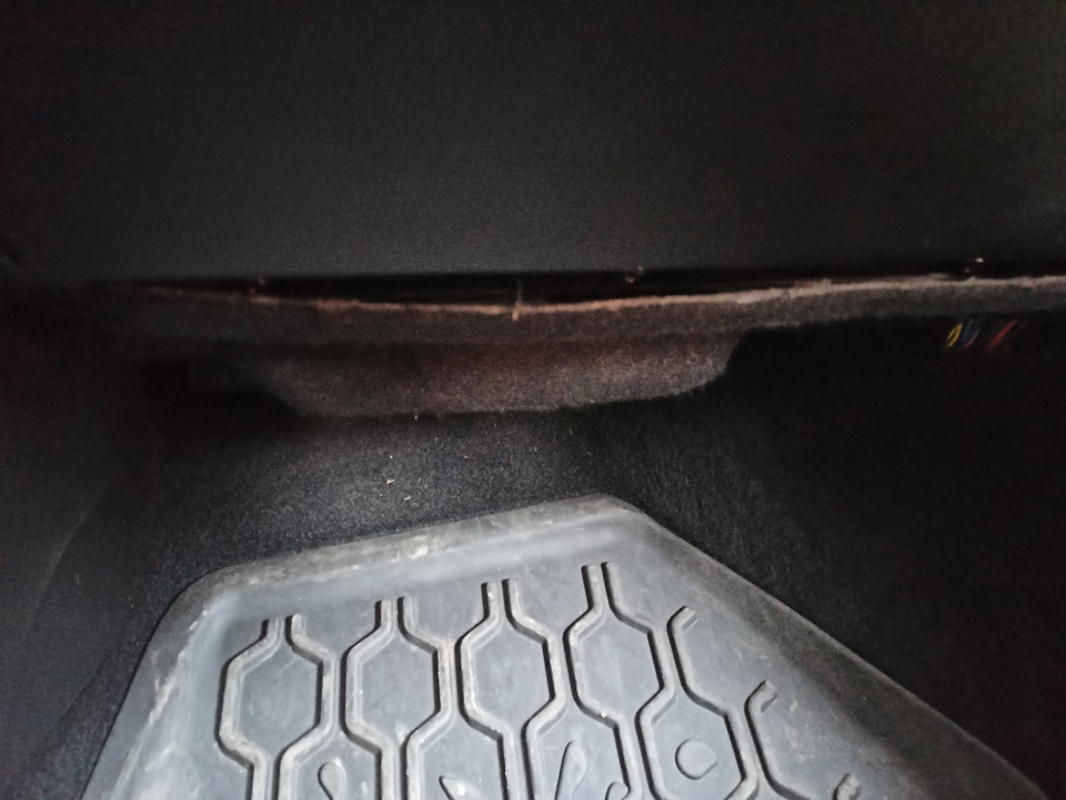 Заміна повітряного фільтра салону Jeep Renegade 2.4 4