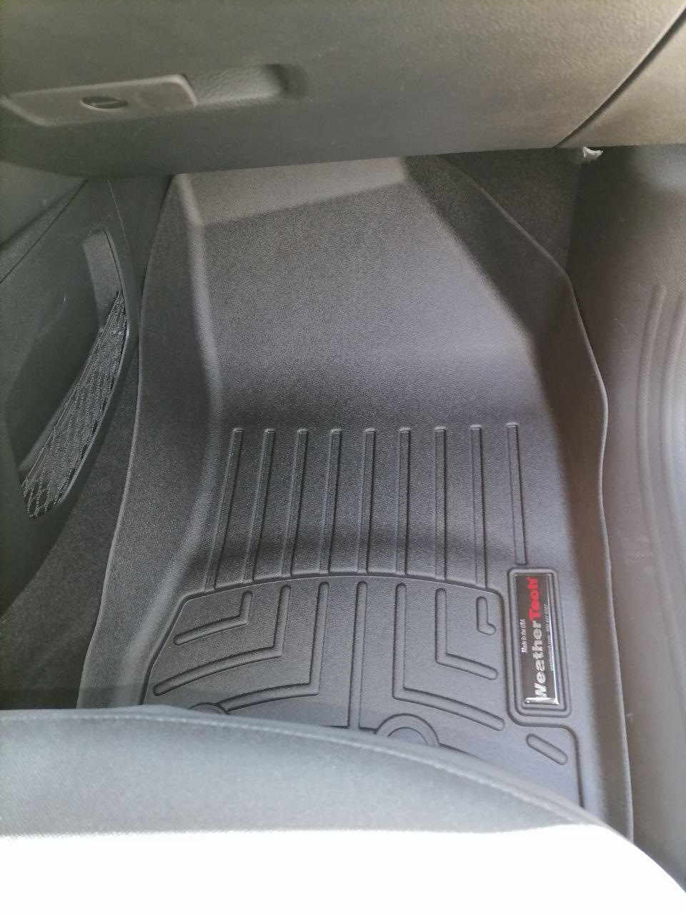 Передні лайнери WeatherTech 4