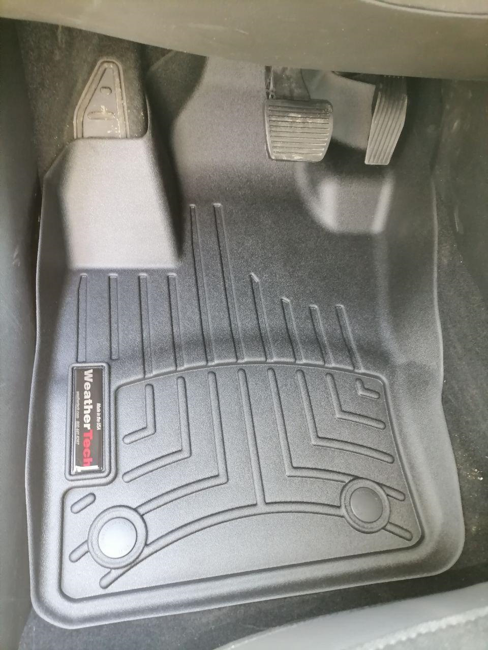 Передні лайнери WeatherTech 2