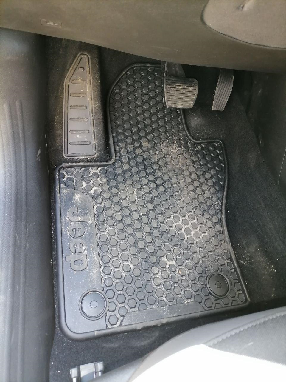 Передні лайнери WeatherTech 1