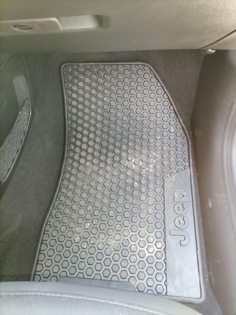 Передні лайнери WeatherTech 3