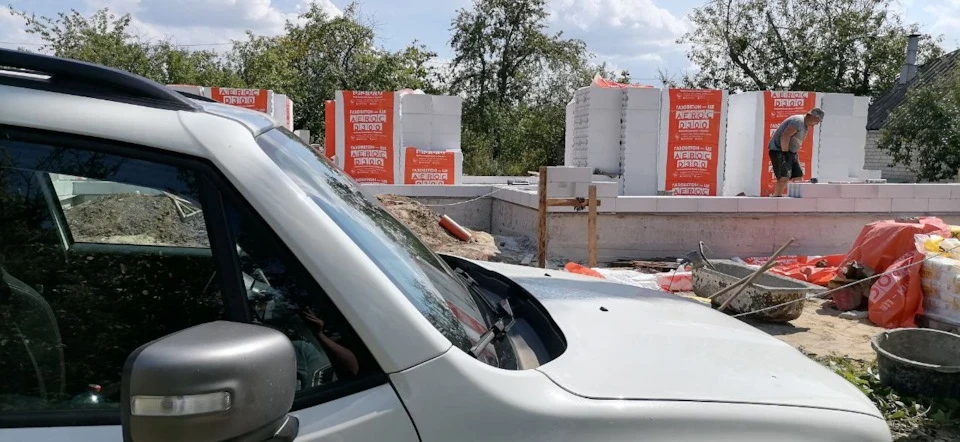 Будівництво триває
