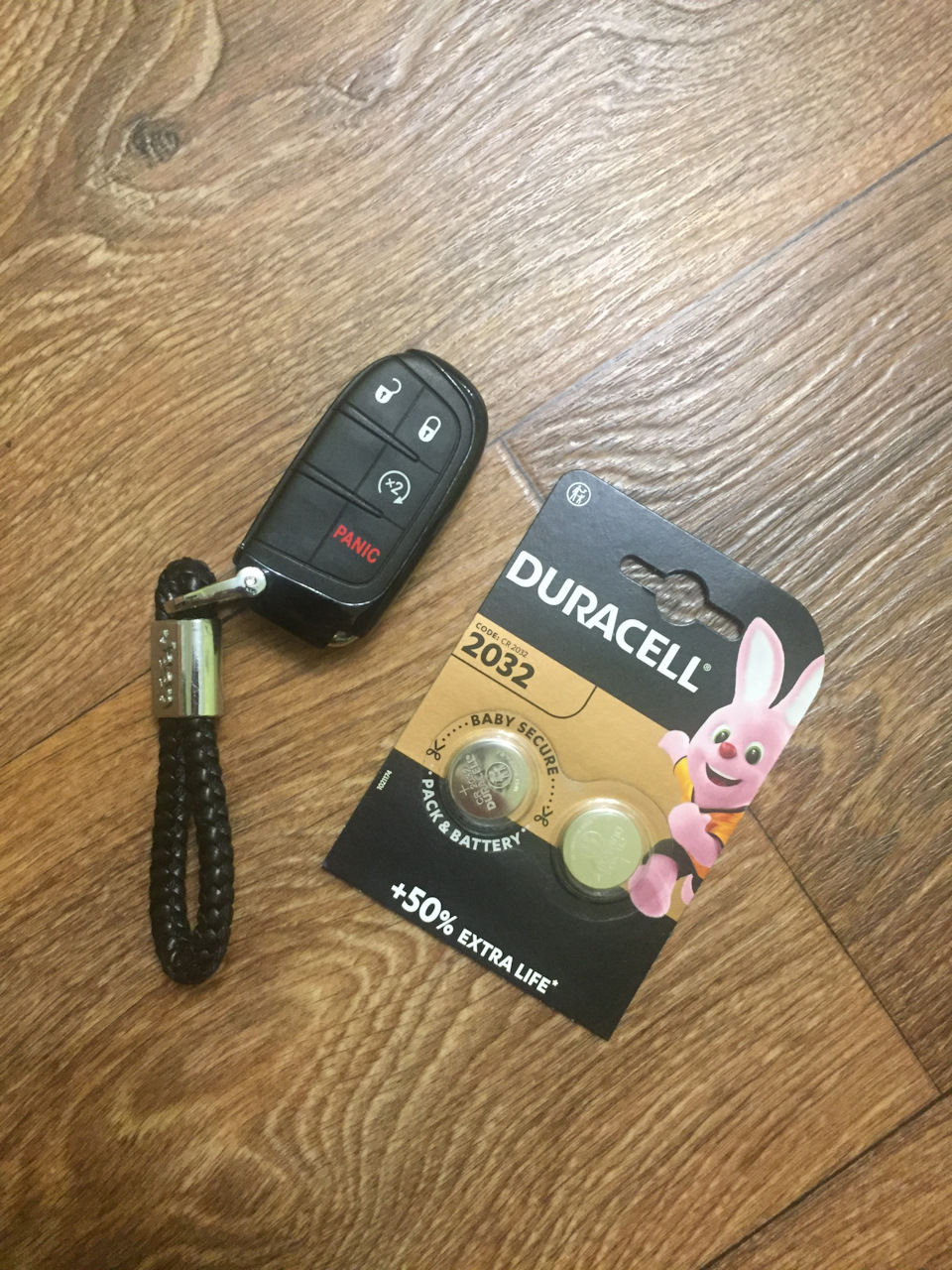Секретки Mopar та заміна батарейки в ключі 2