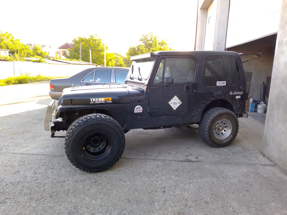 Jeep на дисках R15 et -50 та гума 33/12,5 2