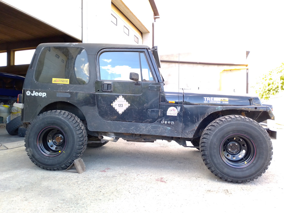 Jeep на дисках R15 et -50 та гума 33/12,5 5