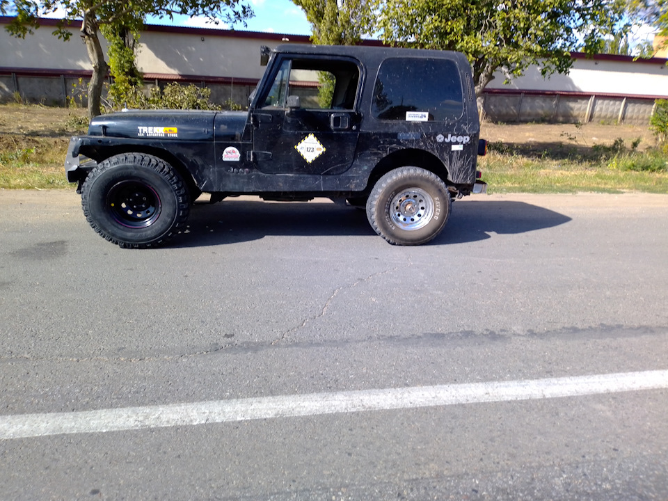 Jeep на дисках R15 et -50 та гума 33/12,5 1