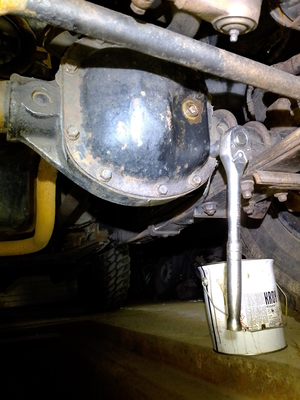 Передній міст Dana 30 (заміна мастила) 1