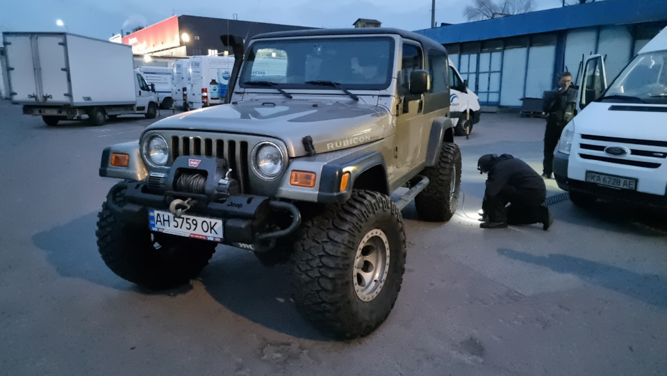 Встановлення дисків і гум Mickey Thompson Baja Mtz P3 - Lt375x65r16 4