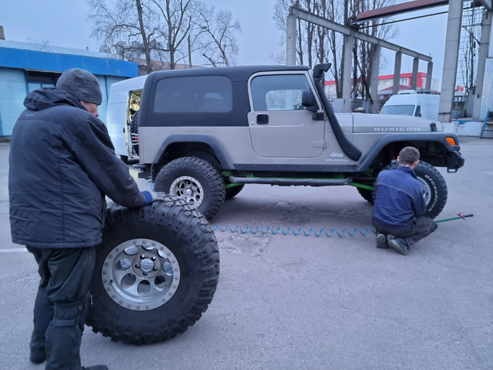 Встановлення дисків і гум Mickey Thompson Baja Mtz P3 - Lt375x65r16 5