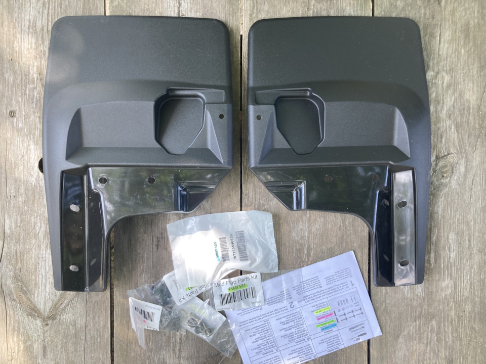 Бризковики Weathertech 1