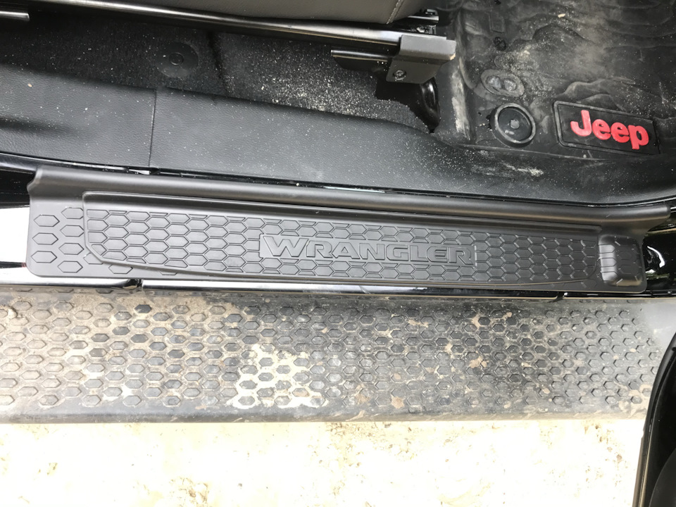 Пороги: Mopar vs Quadratec 1