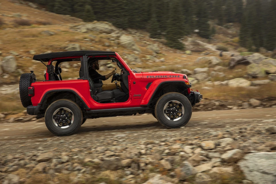 Jeep Wrangler JL, проста фотографія.