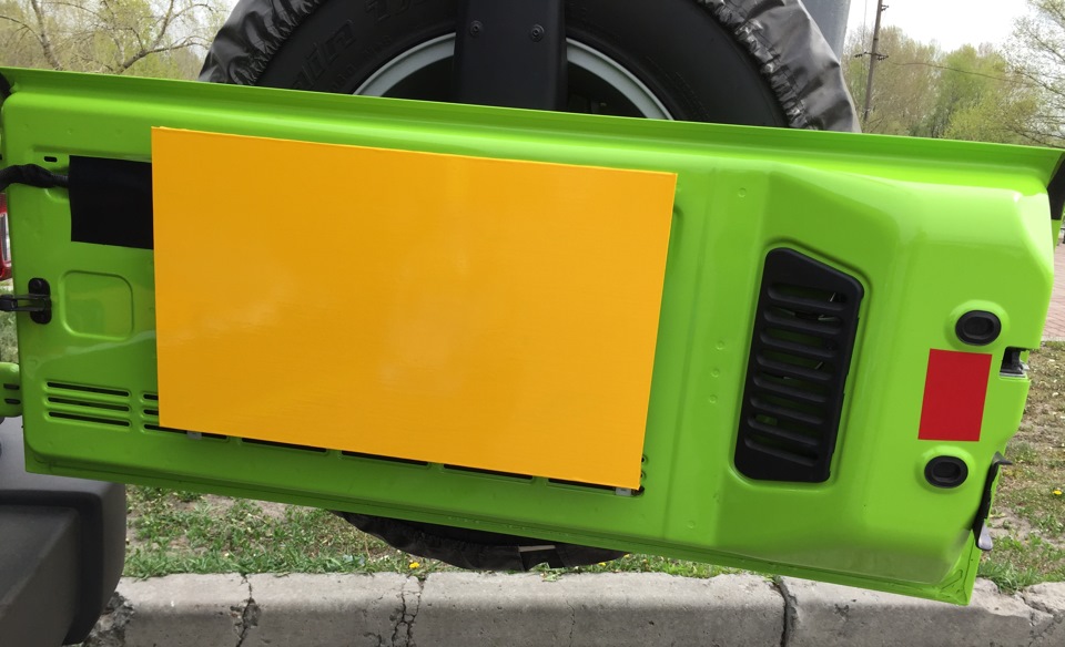 Розкладний столик у багажник Jeep Wrangler 1