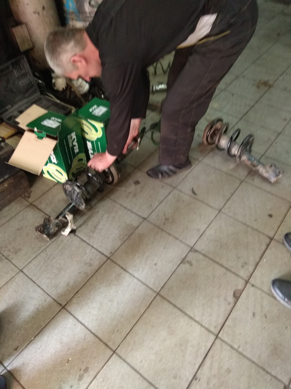 Заміна передніх гальмівних дисків та колодок 4