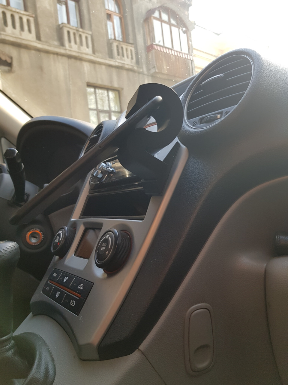 Новий автотримач для телефону 3