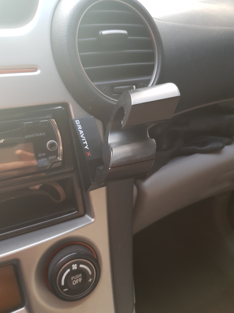 Новий автотримач для телефону 1