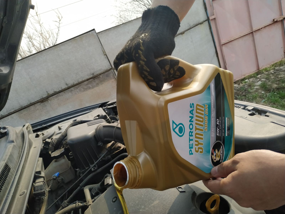 Заміна мастила. Відгук про Petronas 5