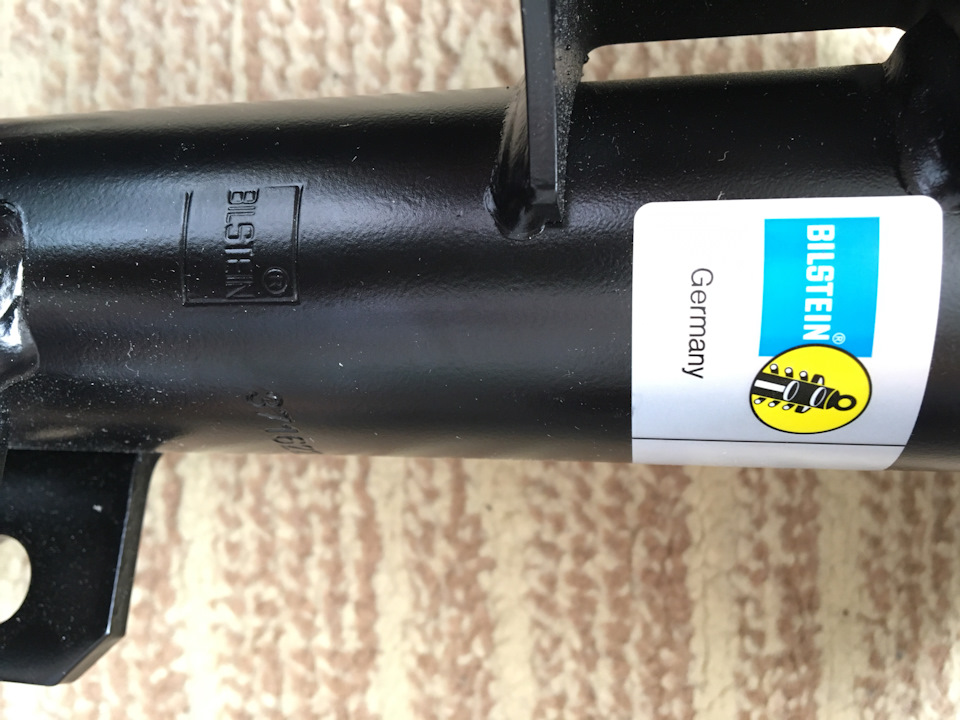 Передні амортизатори Bilstein 3