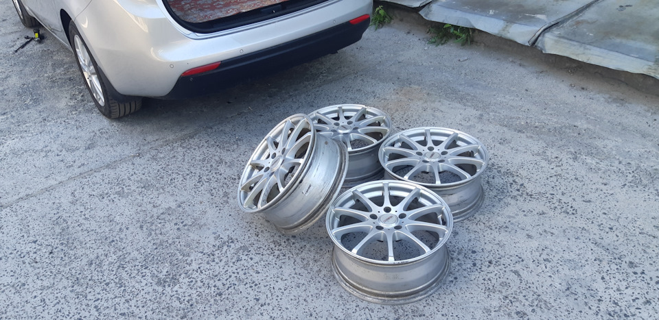 Диски R17 dezent v 3