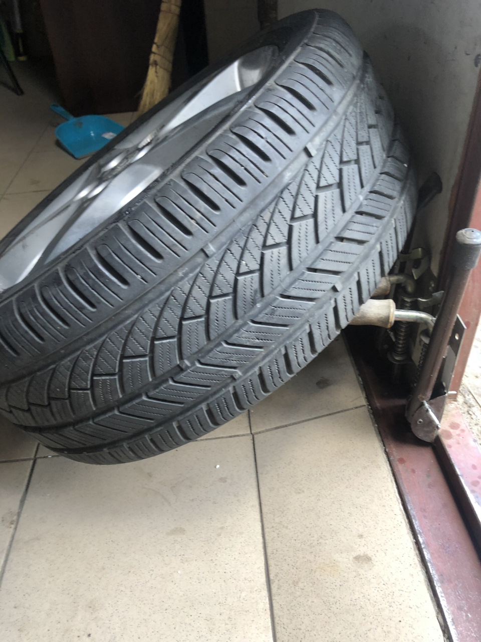 Заміна гуми перед подорожжю 3