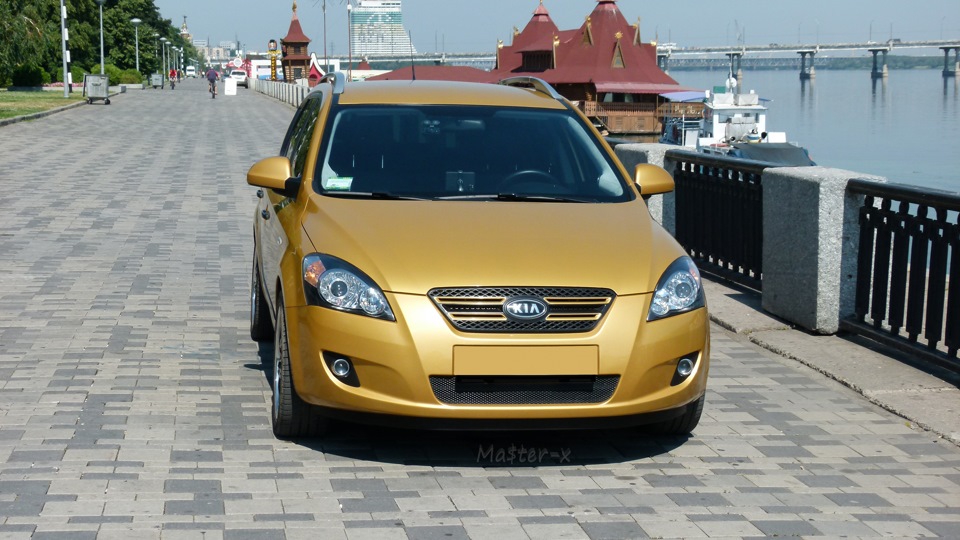 Спортивні грати радіатора ceed в колір кузова 2