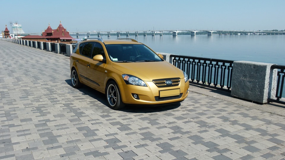 Спортивні грати радіатора ceed в колір кузова 3