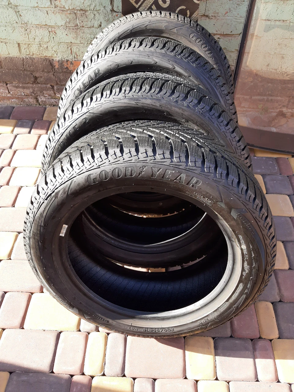 Прикупив шини Goodyear UltraGrip Ice 2