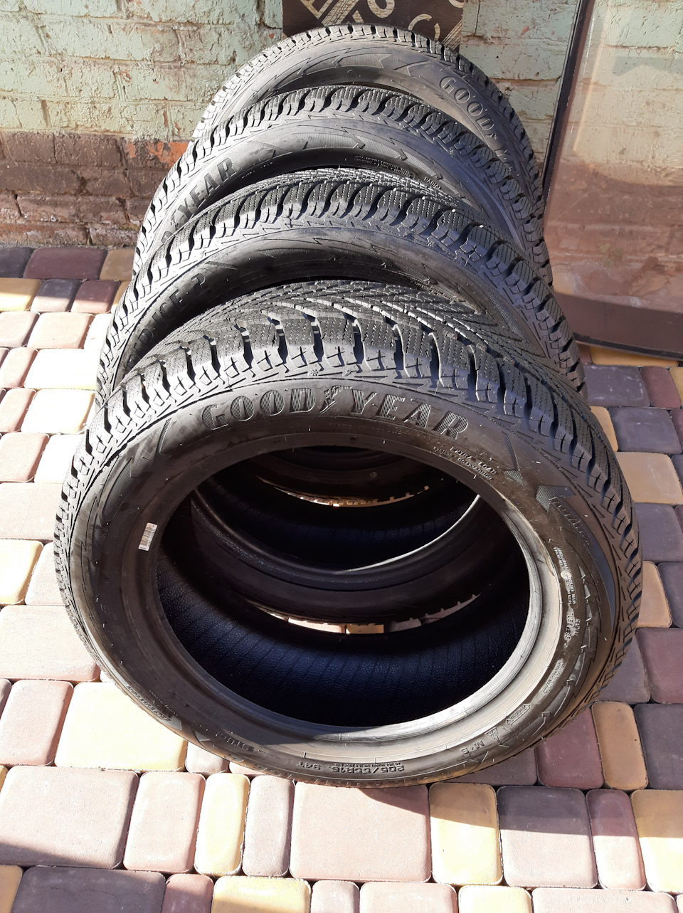 Прикупив шини Goodyear UltraGrip Ice 2 1