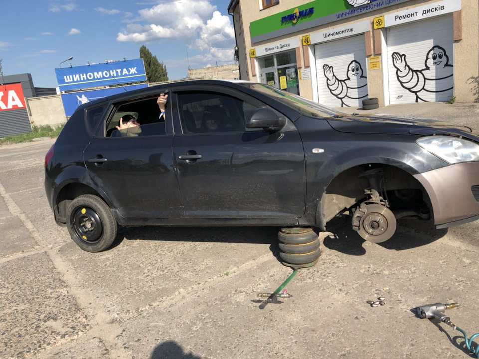Вчора пробив колесо 1