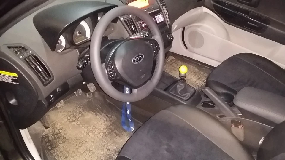 малий шкіряний пакет + чохли автопілот