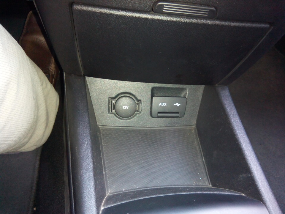 Теперь как все. USB & aux 4