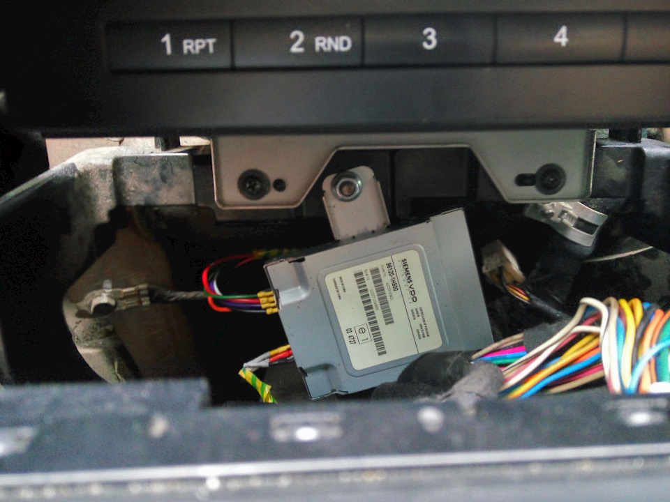 USB тут… тут все: AUX, USB та Я :-). 5