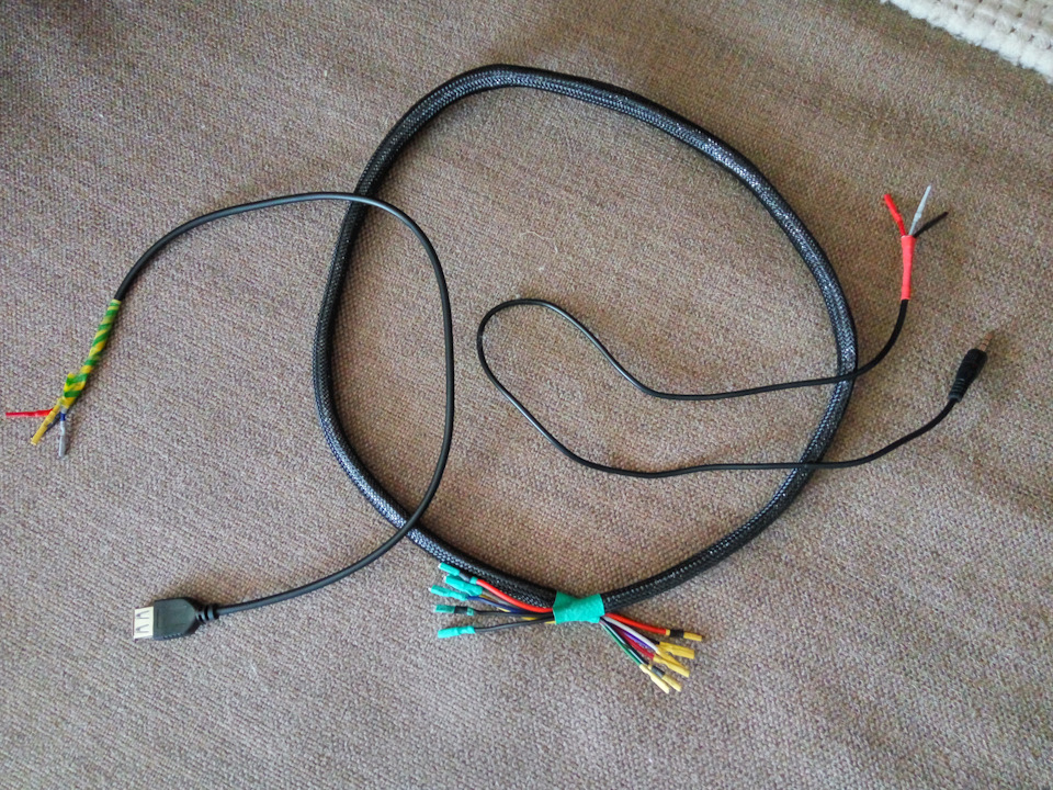 USB тут… тут все: AUX, USB та Я :-). 4