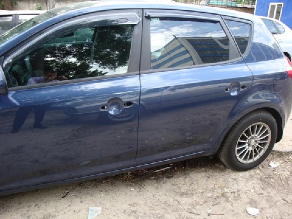 Фарбування дверних ручок у колір кузова автомобіля Oil blue(B6) ...