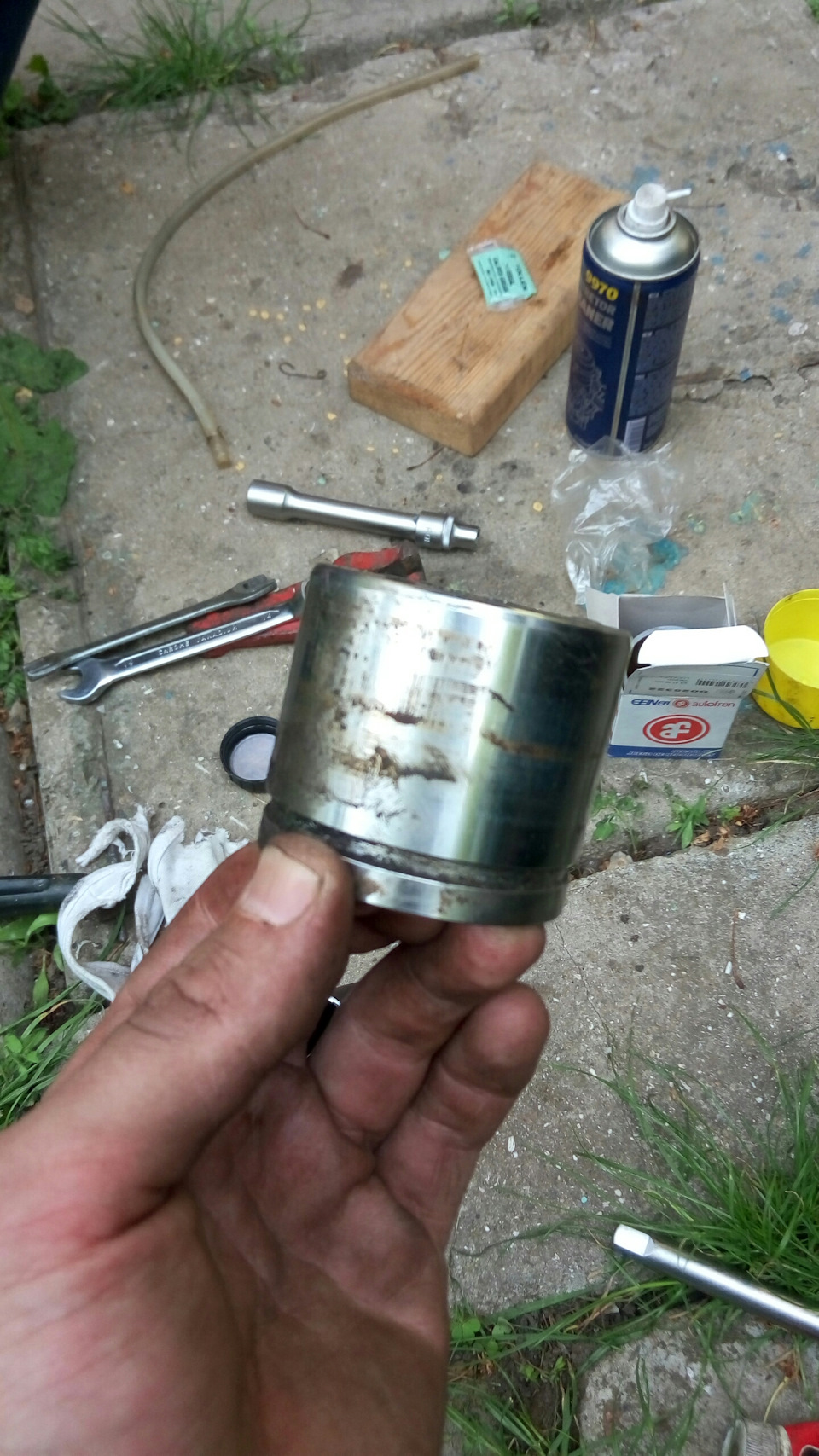 Заміна гальмівних поршнів (перед) 1