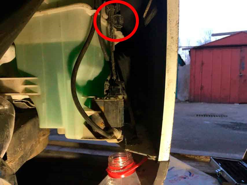 Датчик рівня рідини омивача 3