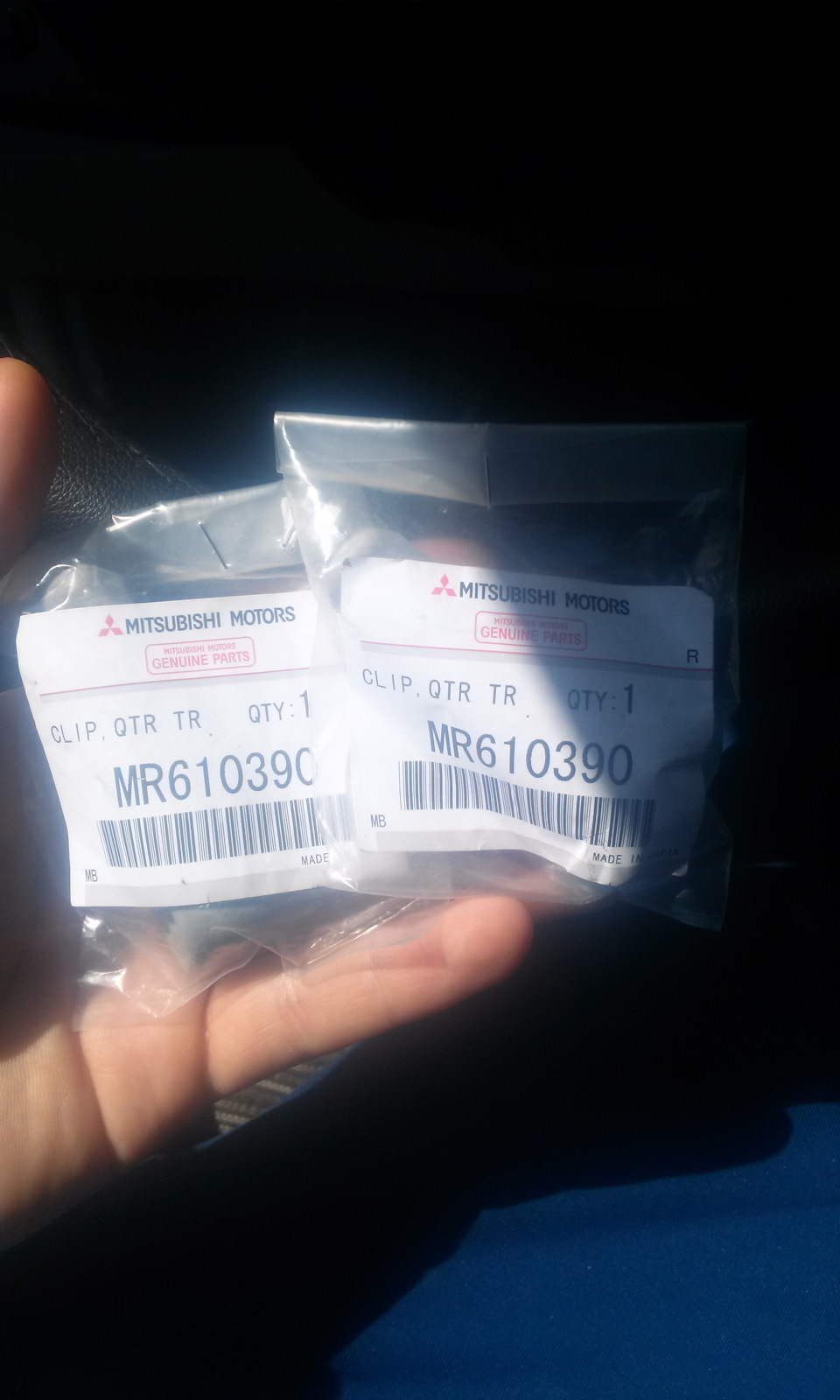 Тримачі ременів безпеки MITSUBISHI 1