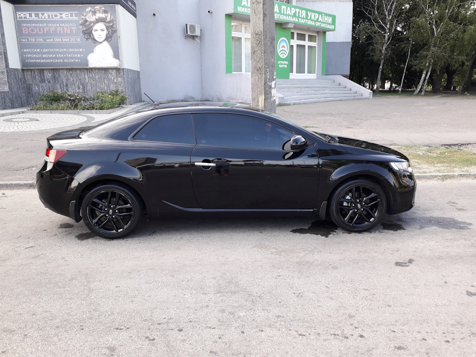 Зняв накладки колісних дисків 2