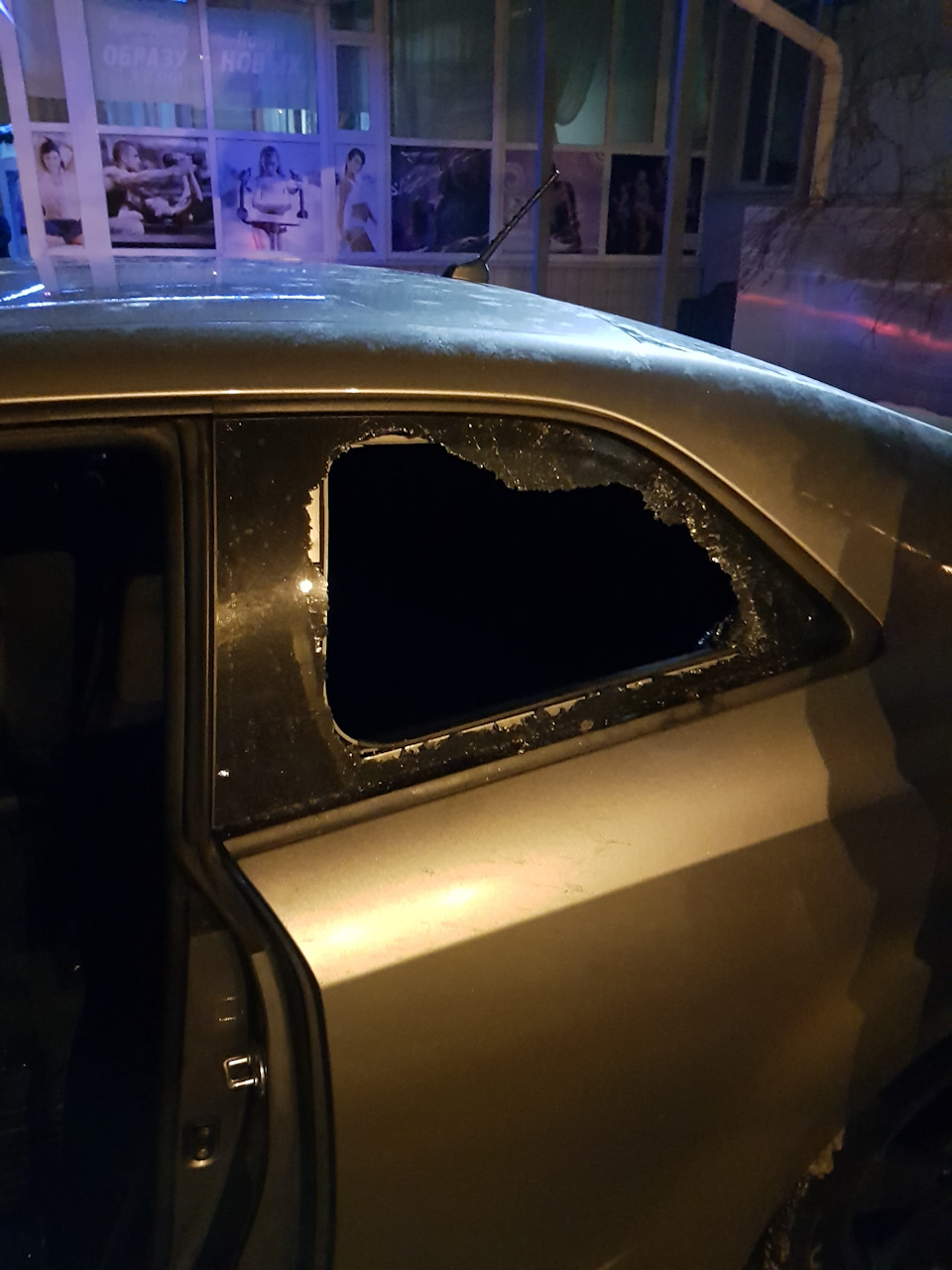 Розбили скло та вкрали сумку з ноутом 1