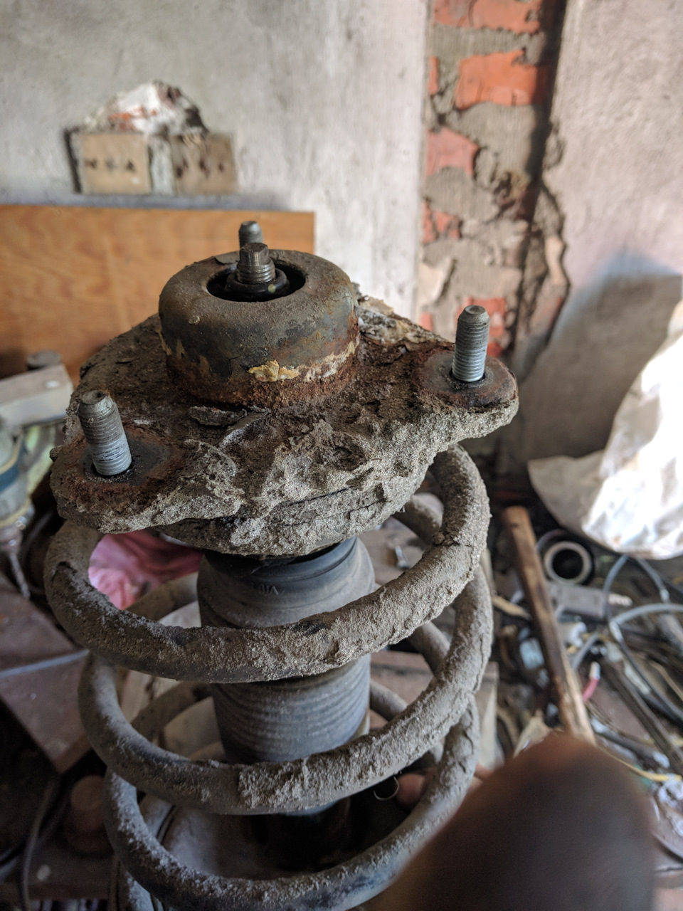 Заміна верхніх опор та стійок стабілізатора. 5