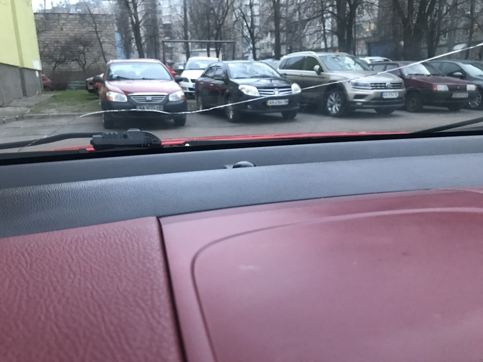 Тріщина на лобовому склі 1