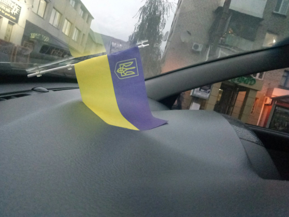 Цвіркуни в торпеді біля скла. 1