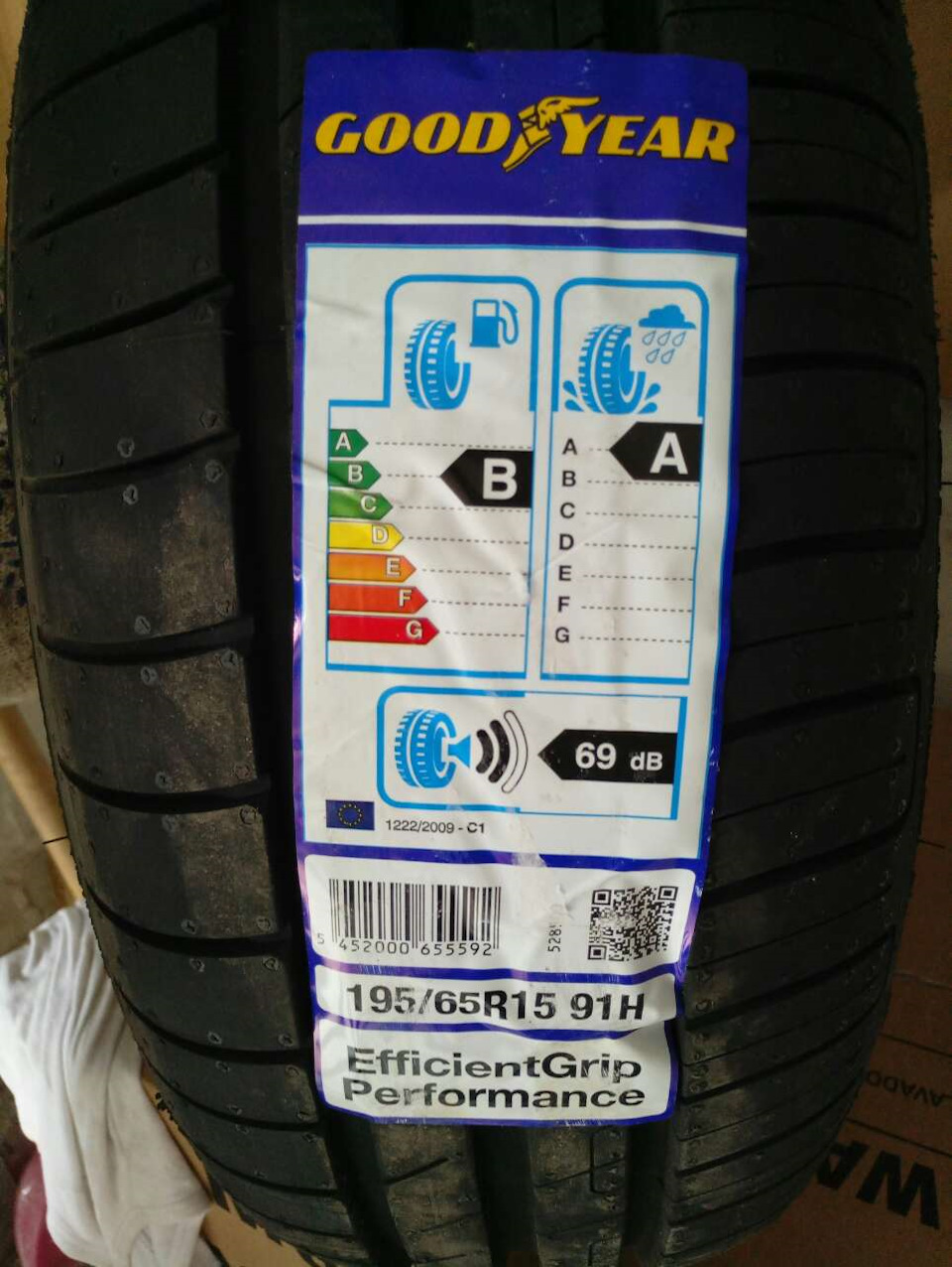 Good Year Efficient Grip Performance 195/65 R 15 1
