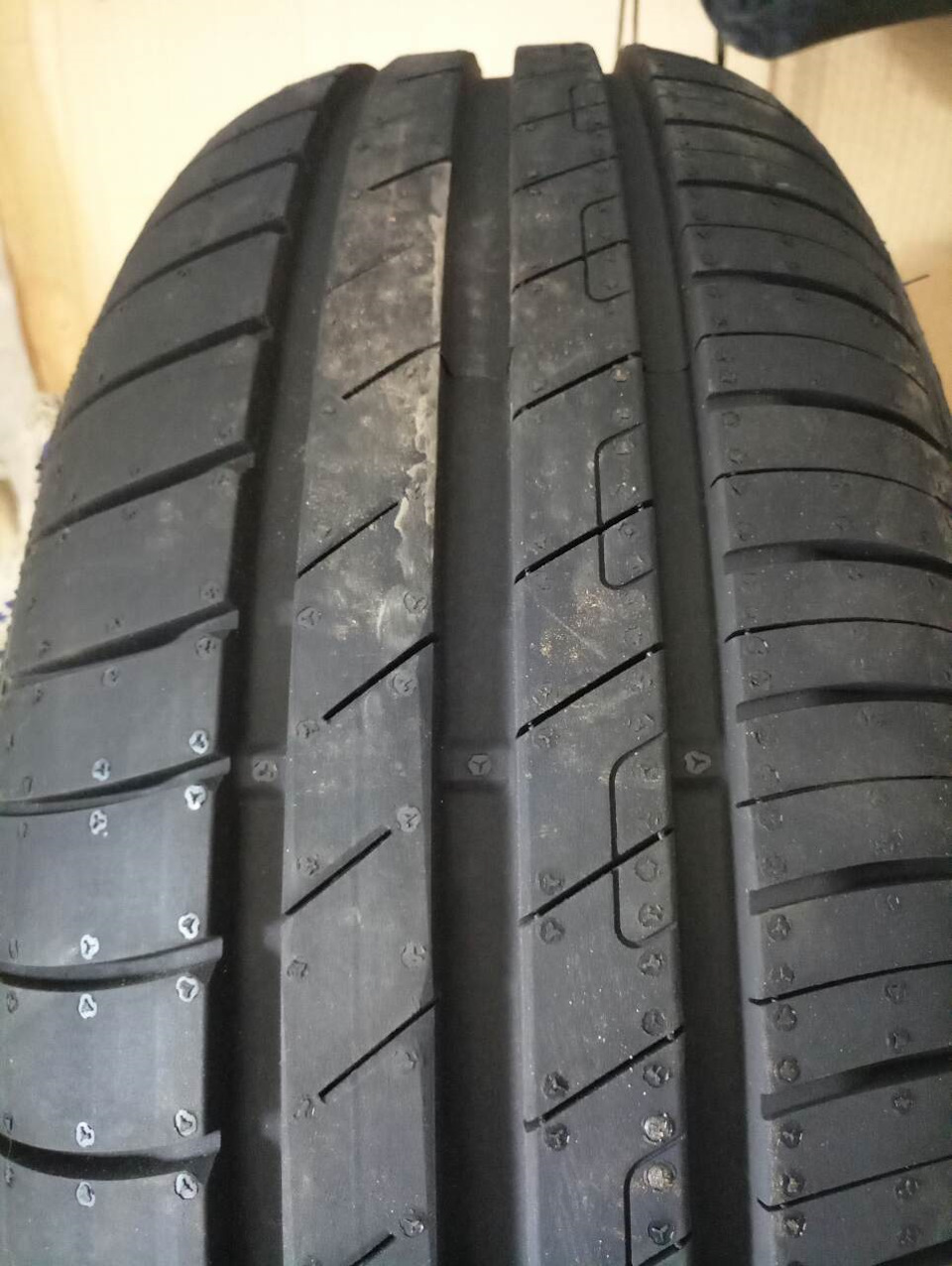 Good Year Efficient Grip Performance 195/65 R 15 2