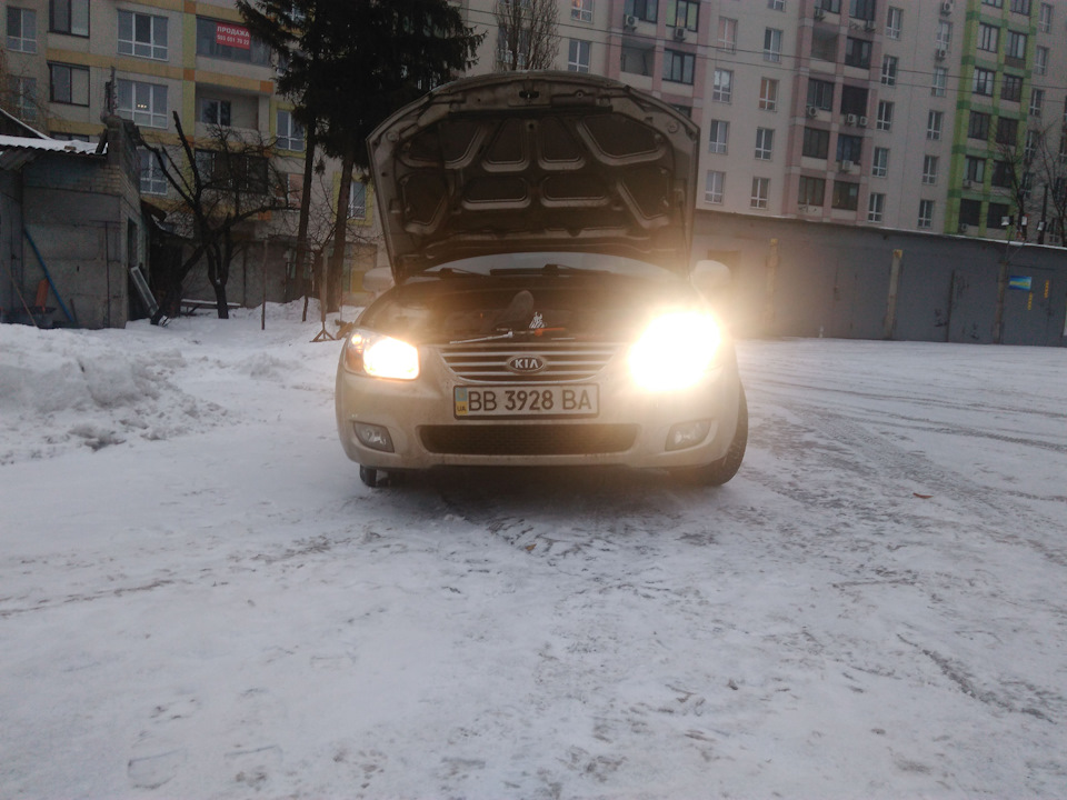 Заміна лампочок у фарах 4