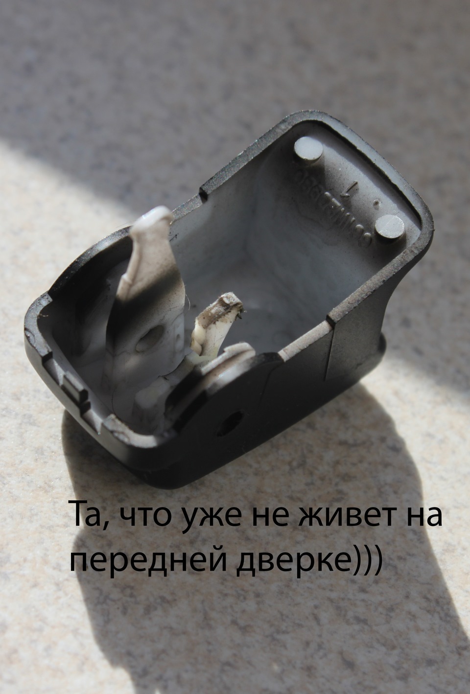 Запись 11.02.2016. Ремонт кнопки стеклоподъемника 2