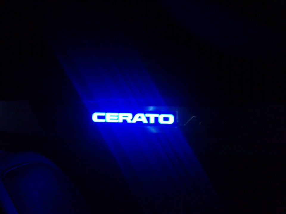 Накладки на пороги Cerato 4