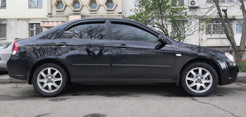 Рідні диски на 16, гума 205\55 + бонус фото =) 4